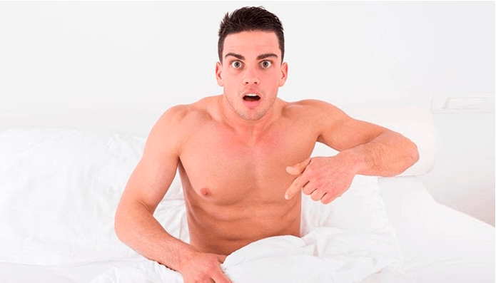 Mann überrascht vom Ergebnis selbstgemachter Penisvergrößerung